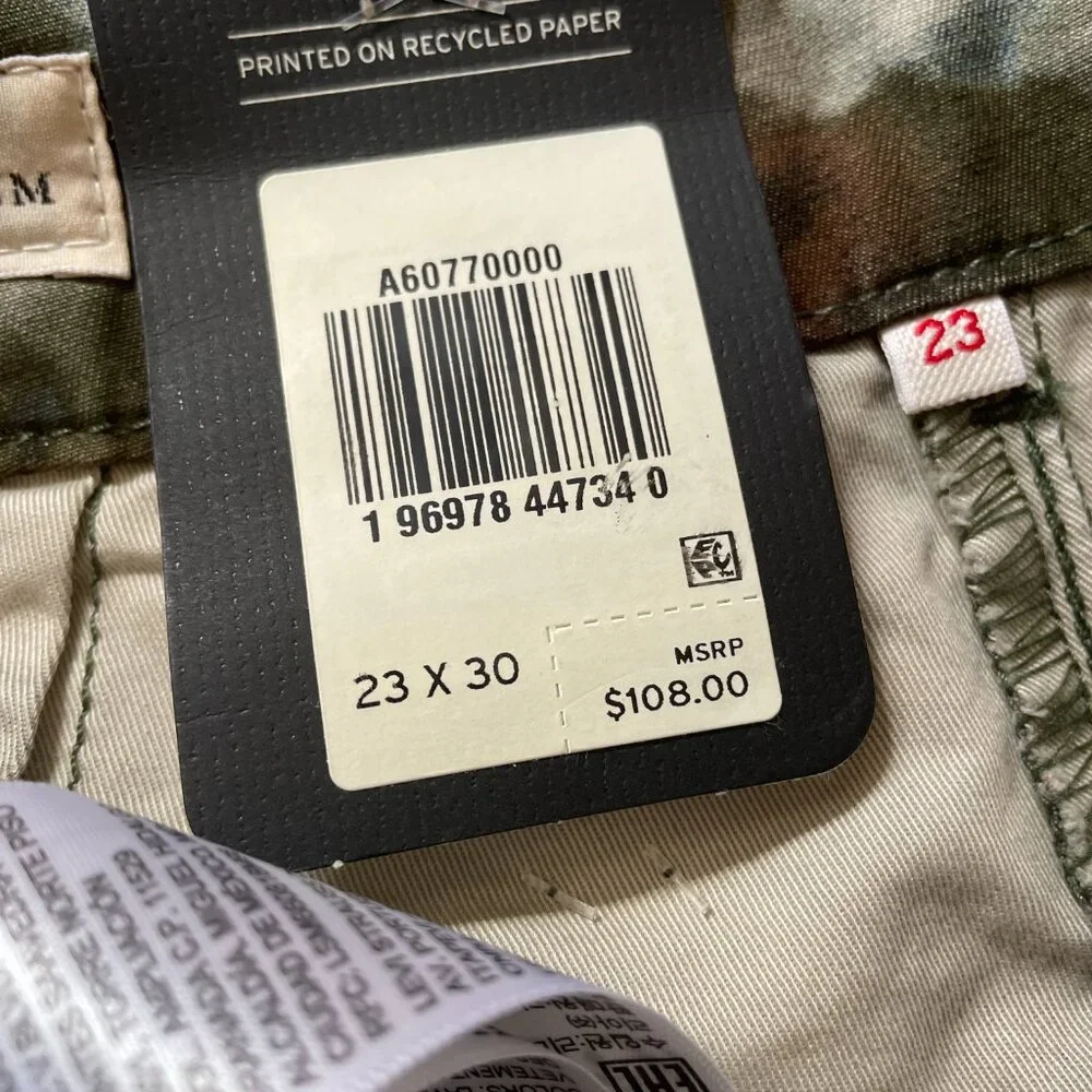 Firm. Levi Strauss / Levi's SIZE 23 X 30 Moss Green Camo Womens Cargo Pants 2023 - Picture 14 of 14